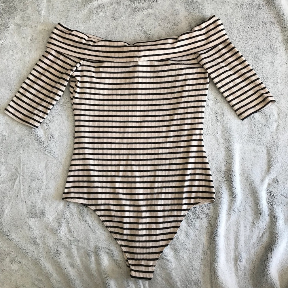 •Sold in Bundle• Striped Off the Shoulder Bodysuit - Picture 7 of 8